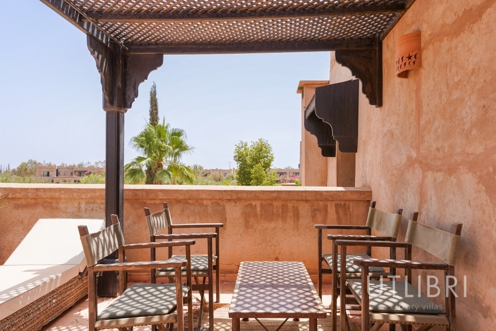 Extraordinary villa, Road to Fes