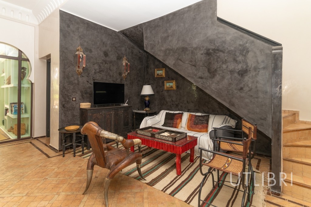 Extraordinary villa, Road to Fes
