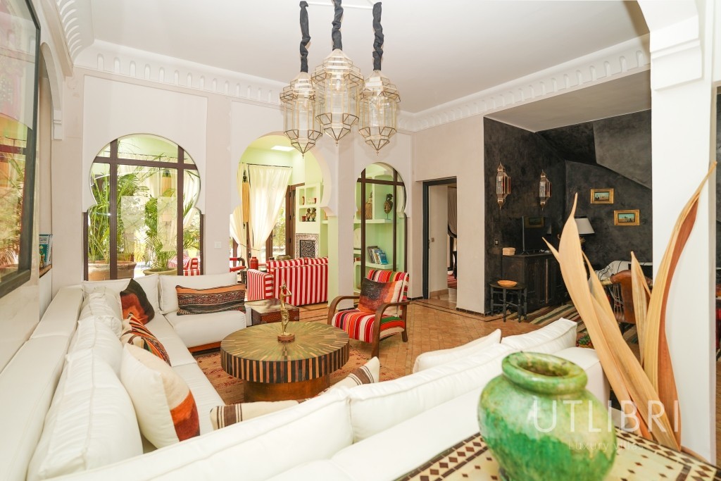 Extraordinary villa, Road to Fes