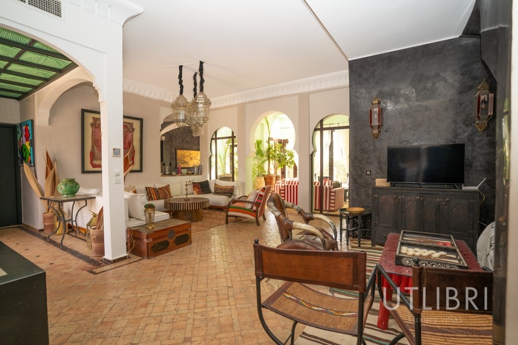 Extraordinary villa, Road to Fes