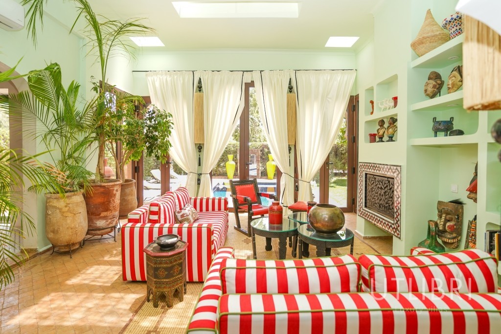 Extraordinary villa, Road to Fes