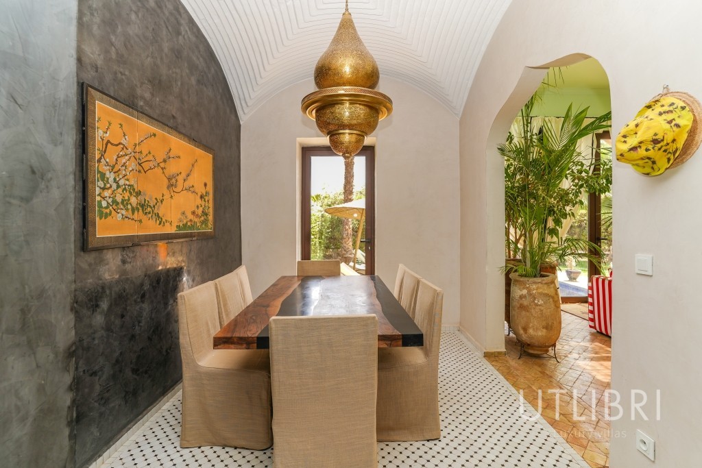 Extraordinary villa, Road to Fes