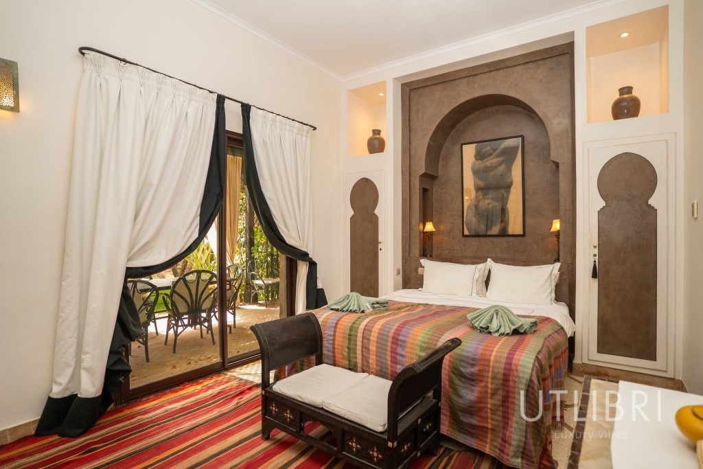 Extraordinary villa, Road to Fes