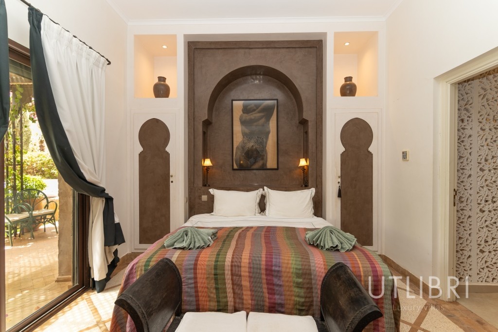 Extraordinary villa, Road to Fes