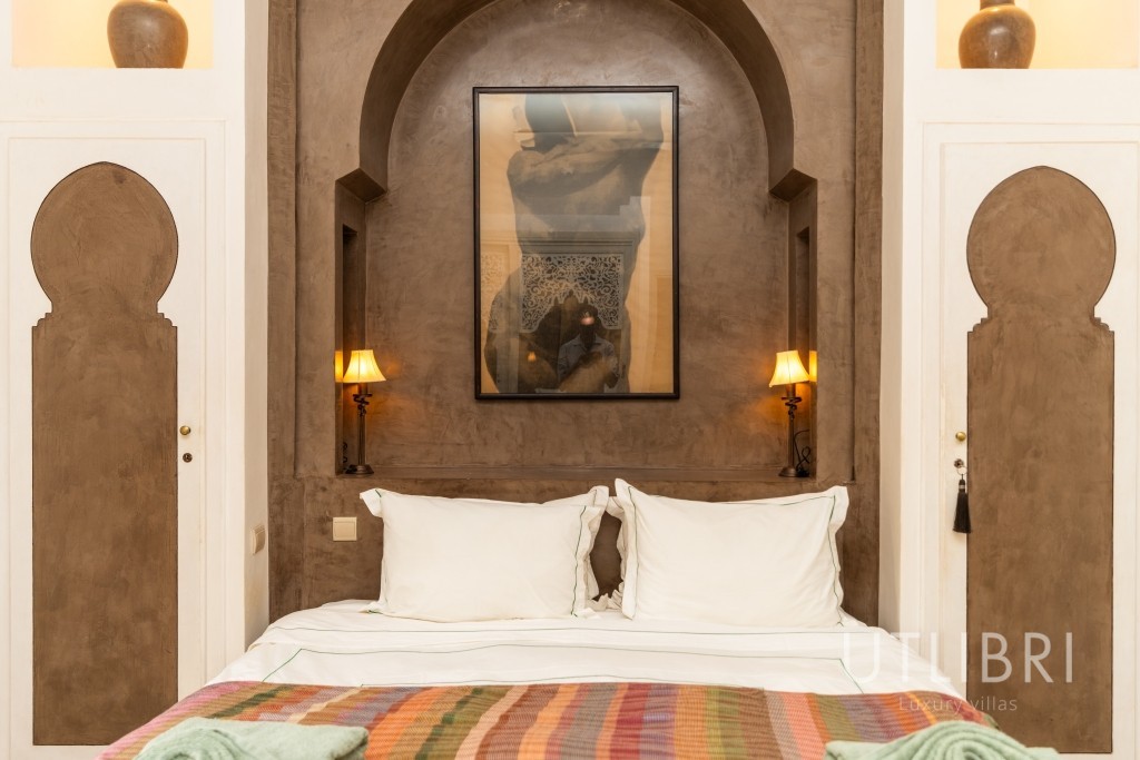 Extraordinary villa, Road to Fes