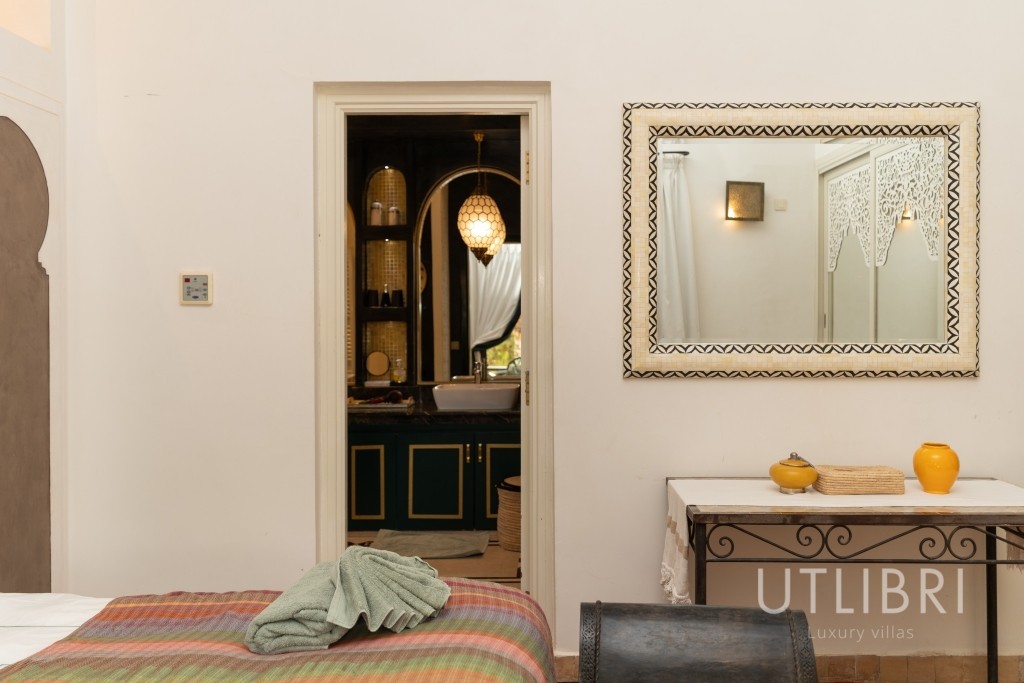 Extraordinary villa, Road to Fes