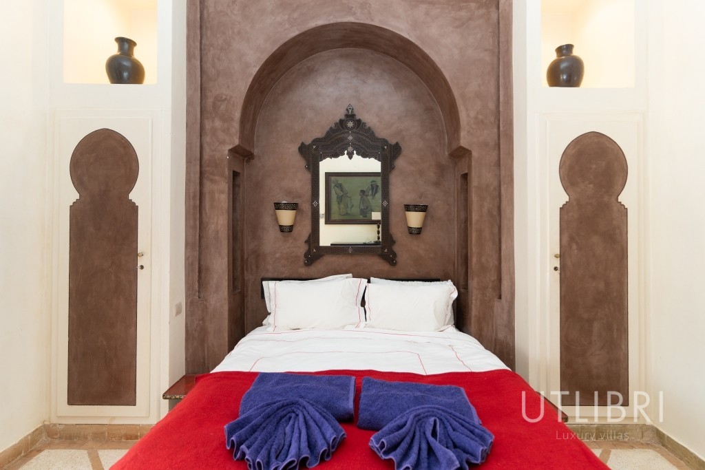 Extraordinary villa, Road to Fes
