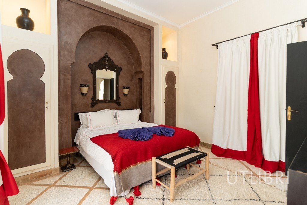Extraordinary villa, Road to Fes