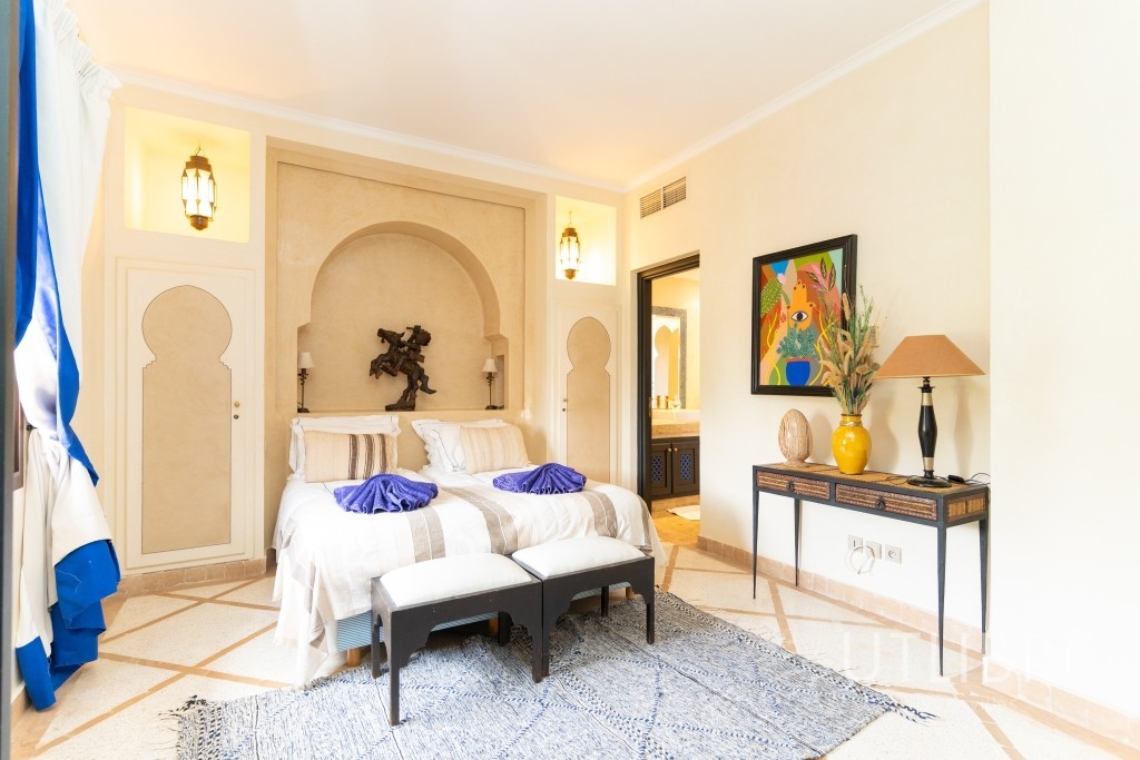 Extraordinary villa, Road to Fes