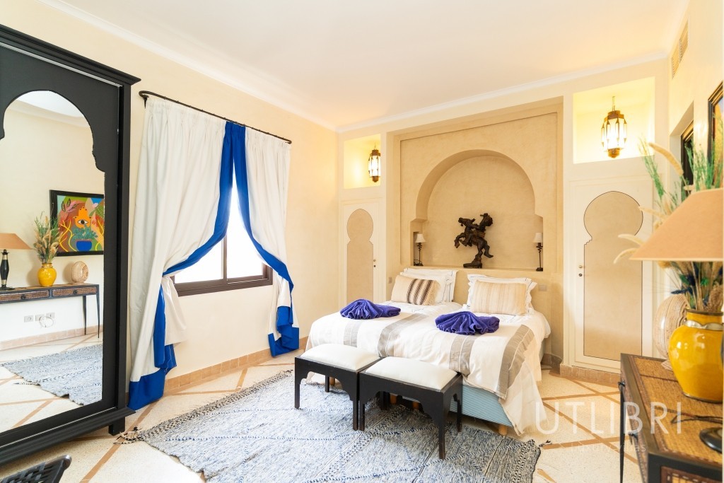 Extraordinary villa, Road to Fes