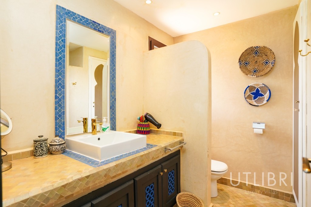 Extraordinary villa, Road to Fes