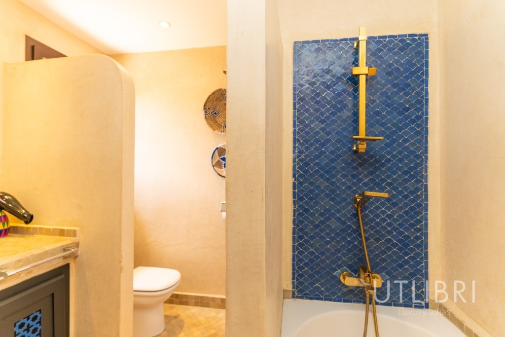 Extraordinary villa, Road to Fes