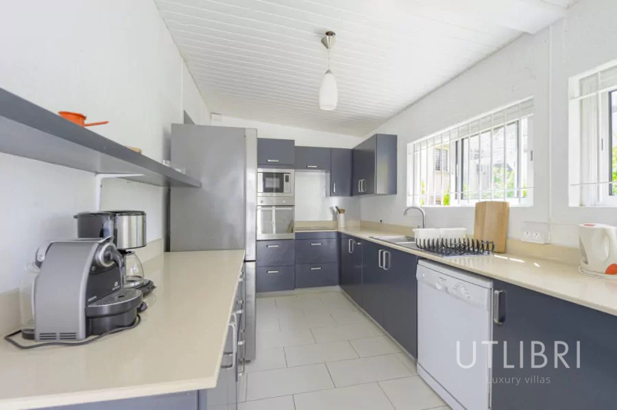 Extraordinary villa, Roches noires