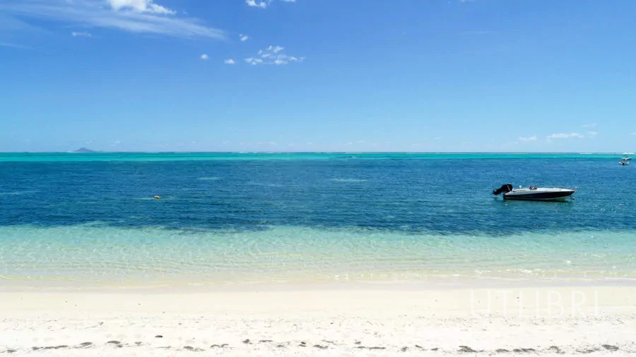 Extraordinary villa, Roches noires