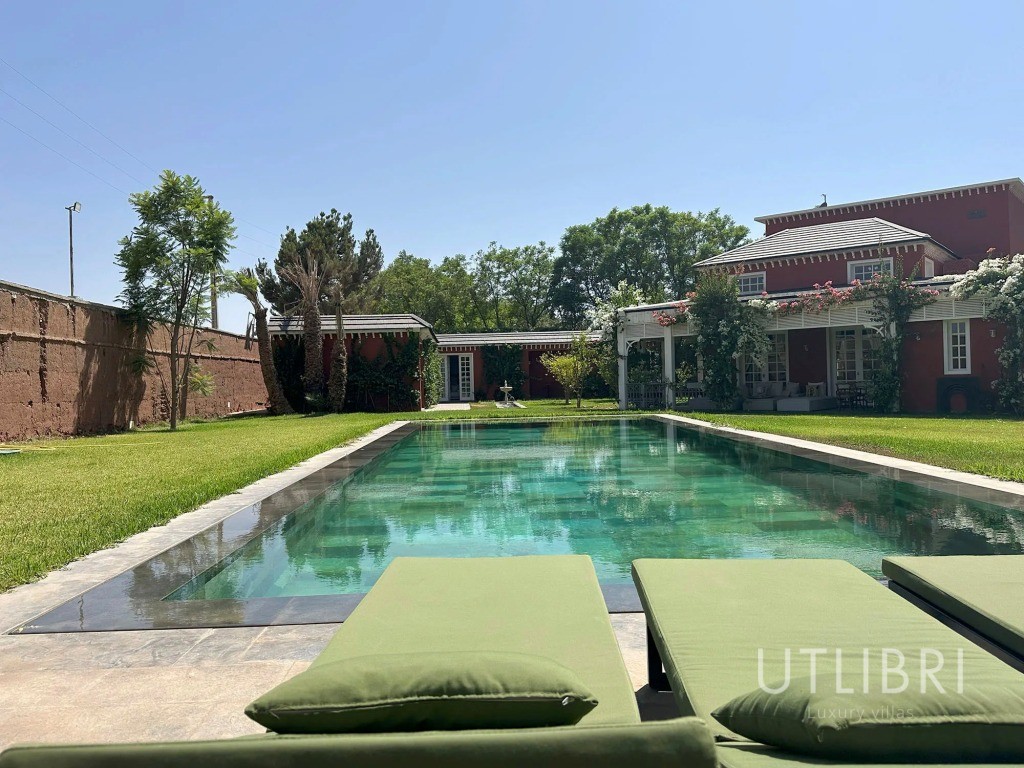 Extraordinary villa, Royal Palm and around