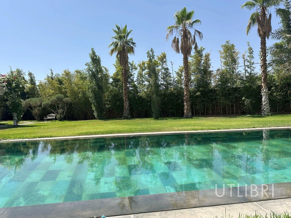 Extraordinary villa, Royal Palm and around