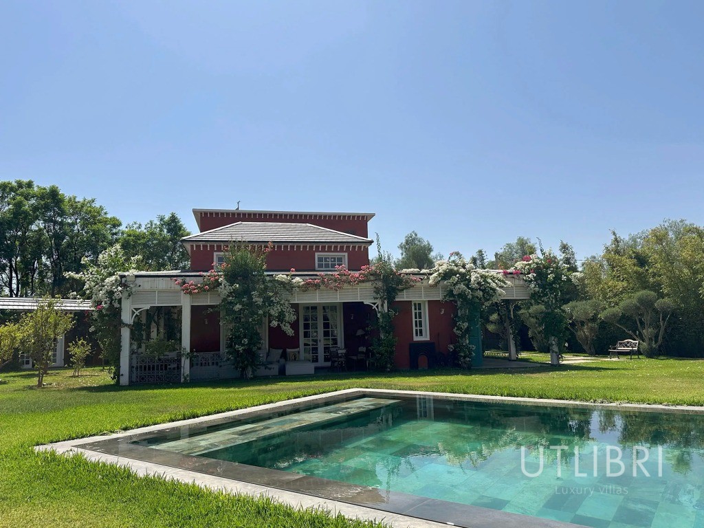 Extraordinary villa, Royal Palm and around