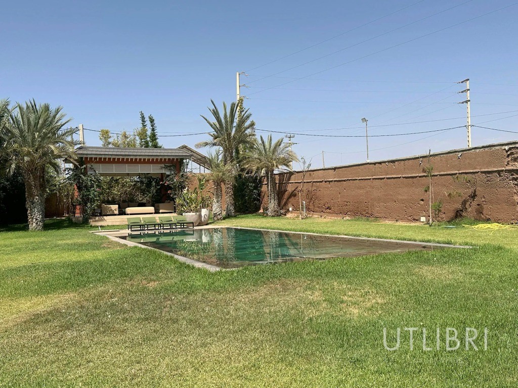 Extraordinary villa, Royal Palm and around