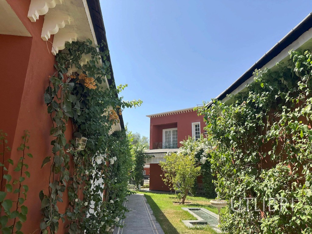 Extraordinary villa, Royal Palm and around