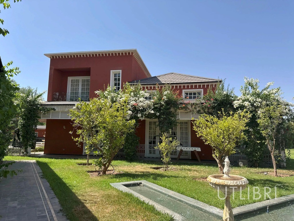 Extraordinary villa, Royal Palm and around