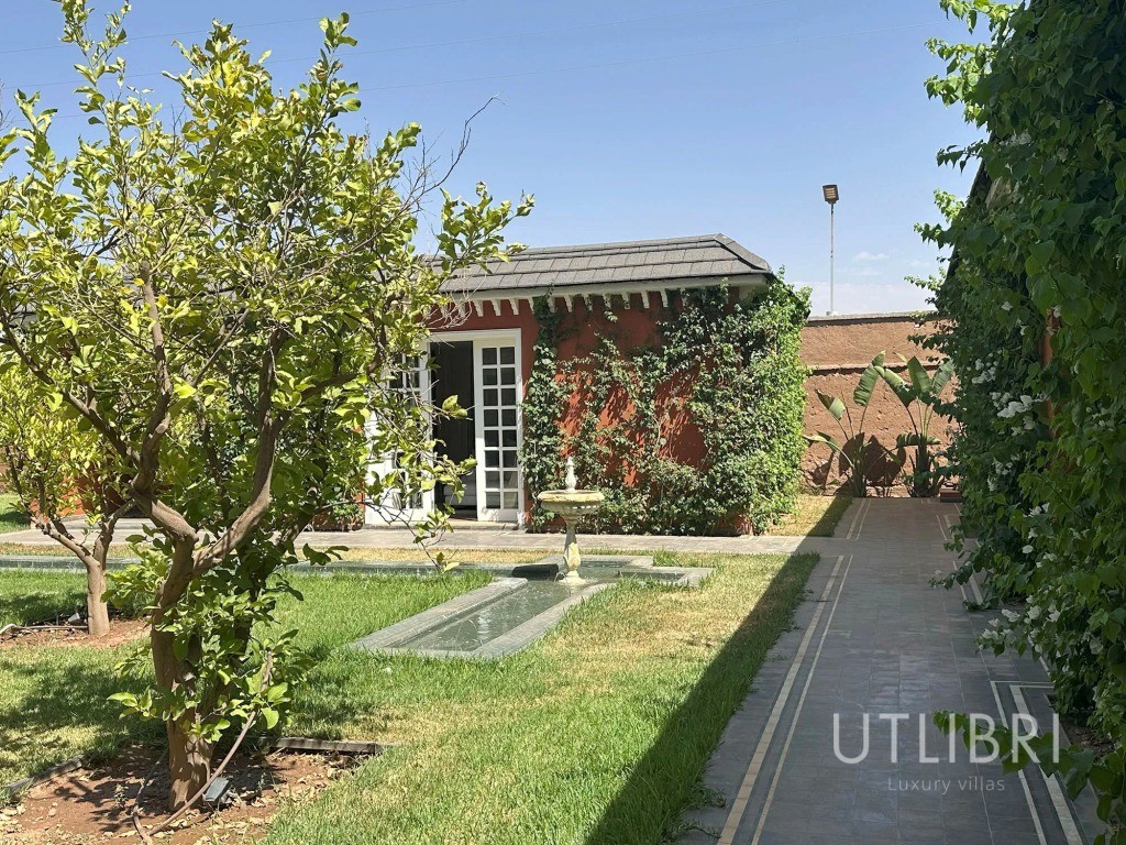 Extraordinary villa, Royal Palm and around