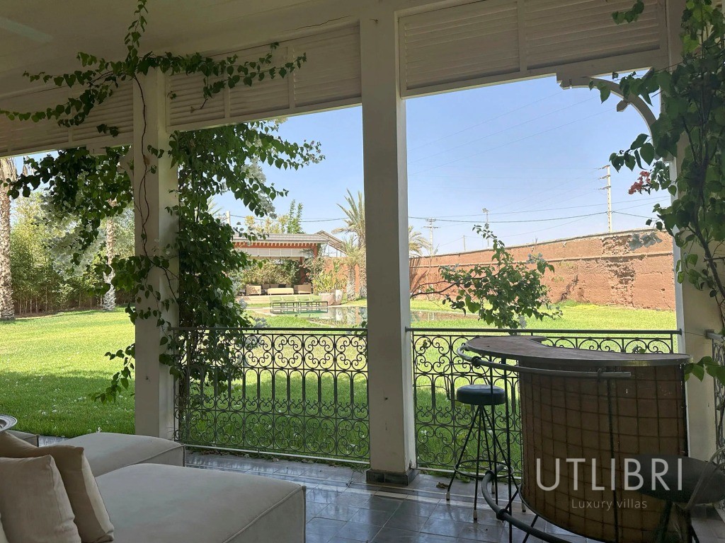 Extraordinary villa, Royal Palm and around
