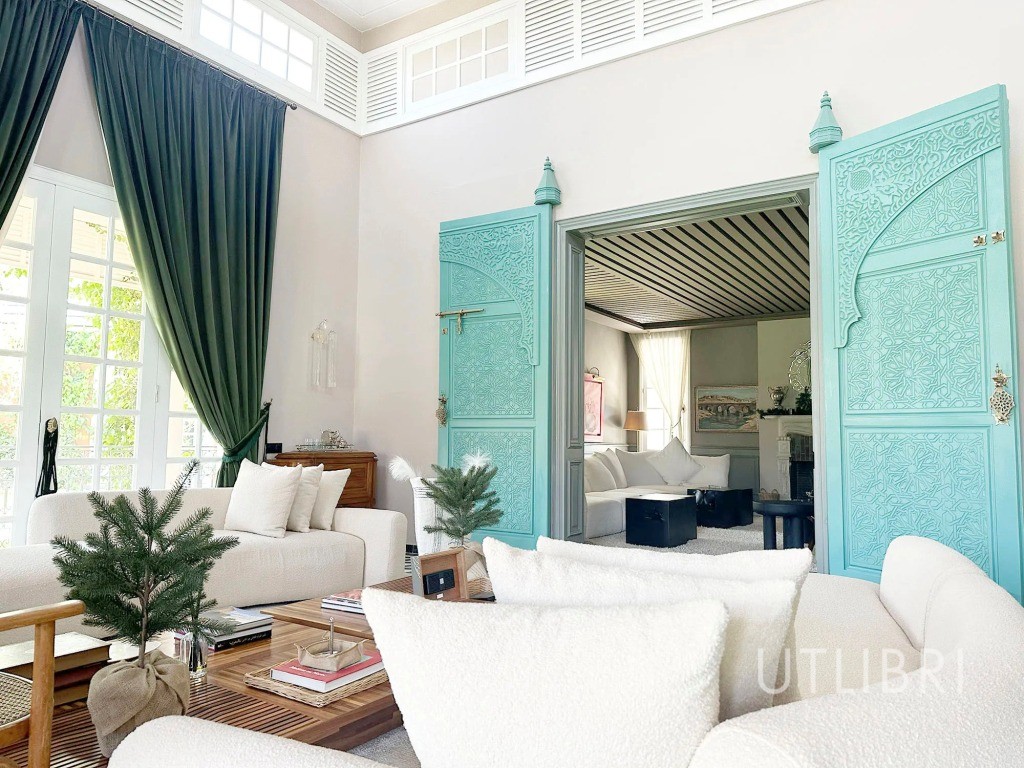 Extraordinary villa, Royal Palm and around