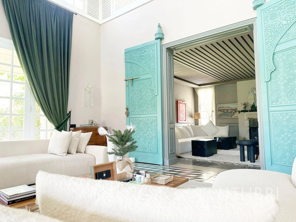 Extraordinary villa, Royal Palm and around