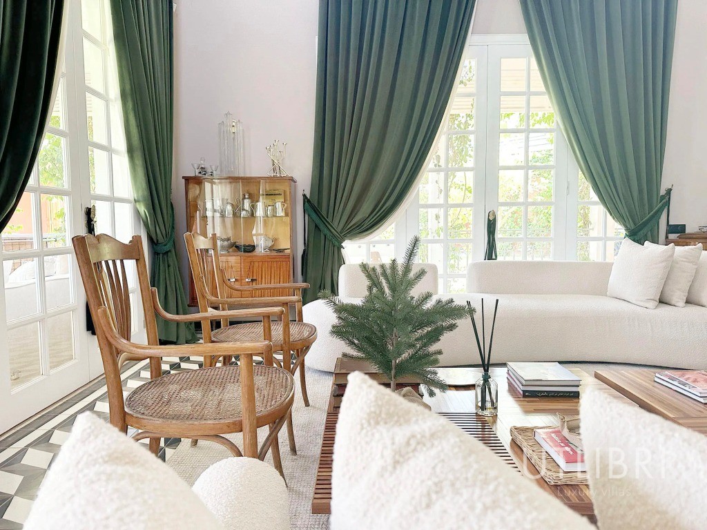 Extraordinary villa, Royal Palm and around