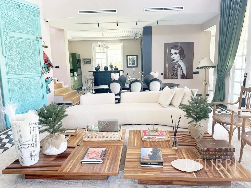 Extraordinary villa, Royal Palm and around