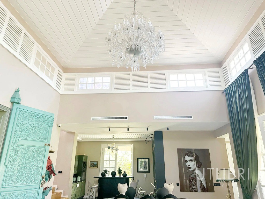 Extraordinary villa, Royal Palm and around