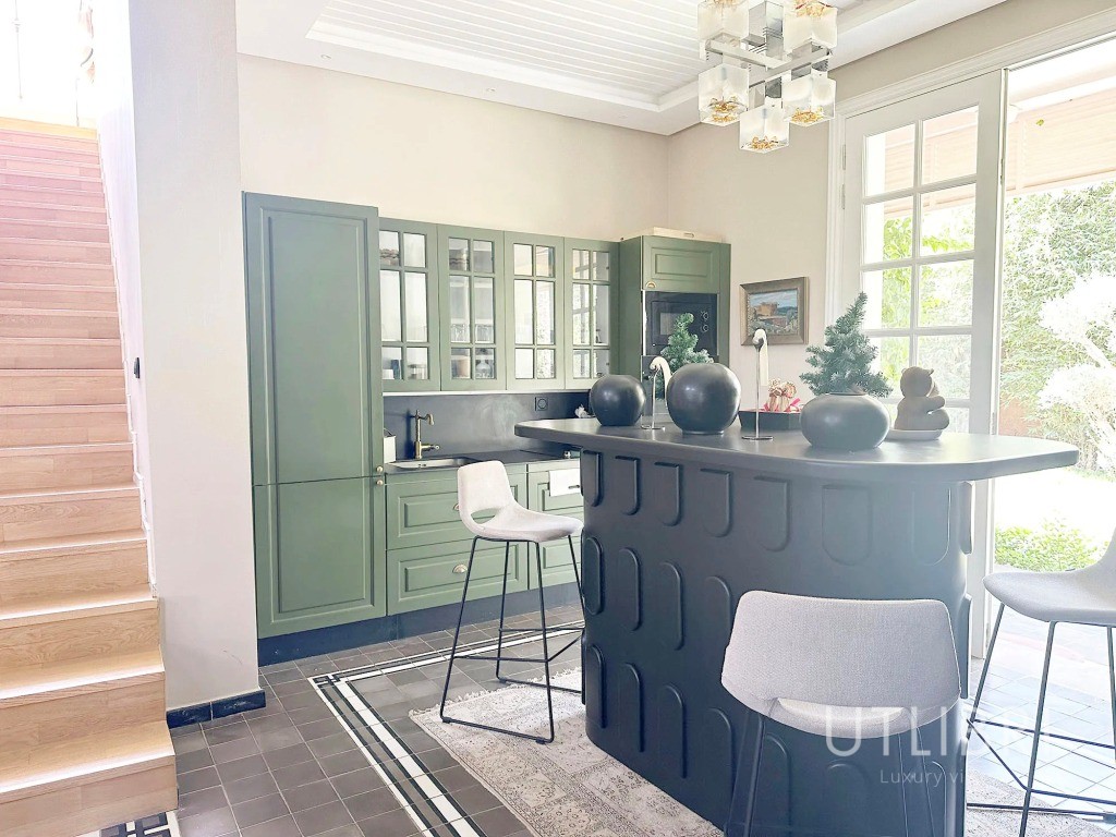 Extraordinary villa, Royal Palm and around