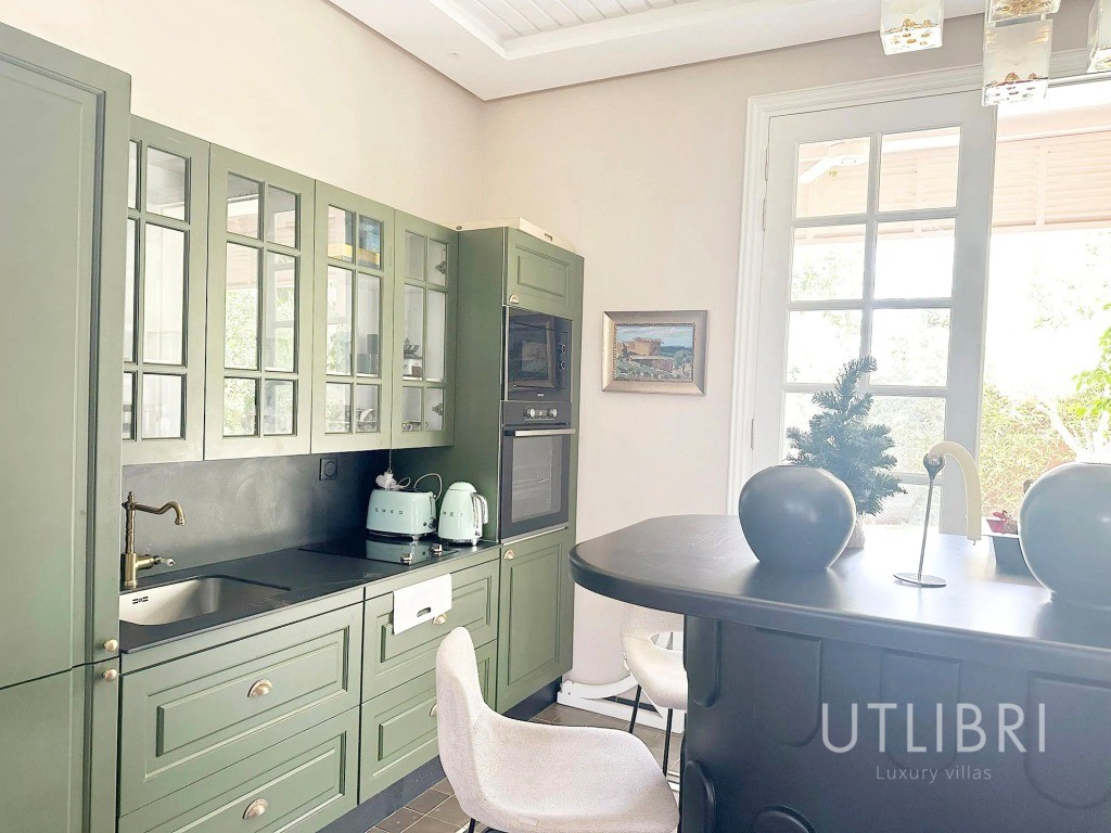 Extraordinary villa, Royal Palm and around