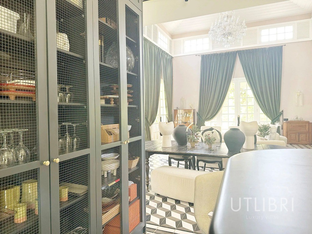 Extraordinary villa, Royal Palm and around