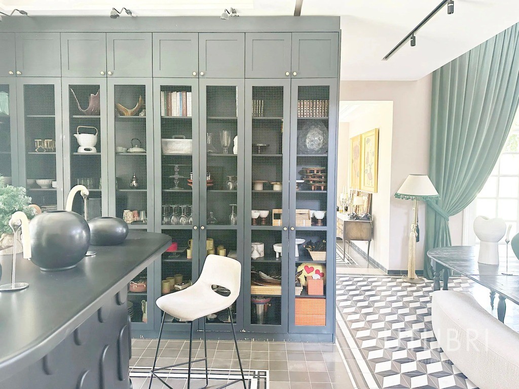 Extraordinary villa, Royal Palm and around