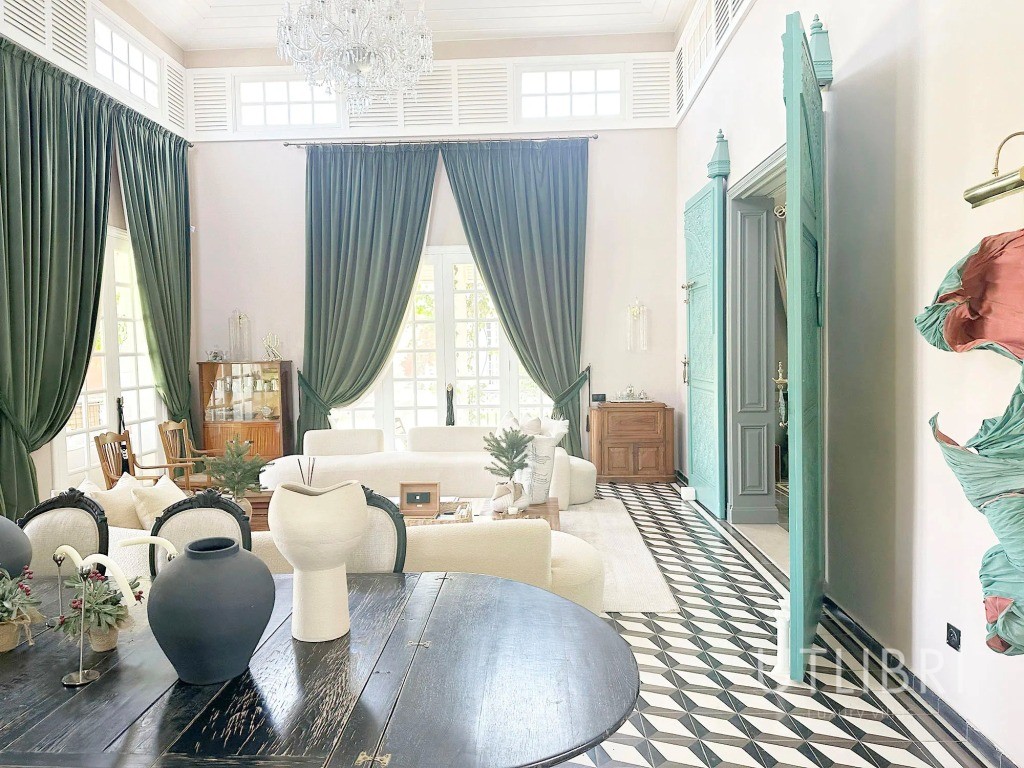Extraordinary villa, Royal Palm and around
