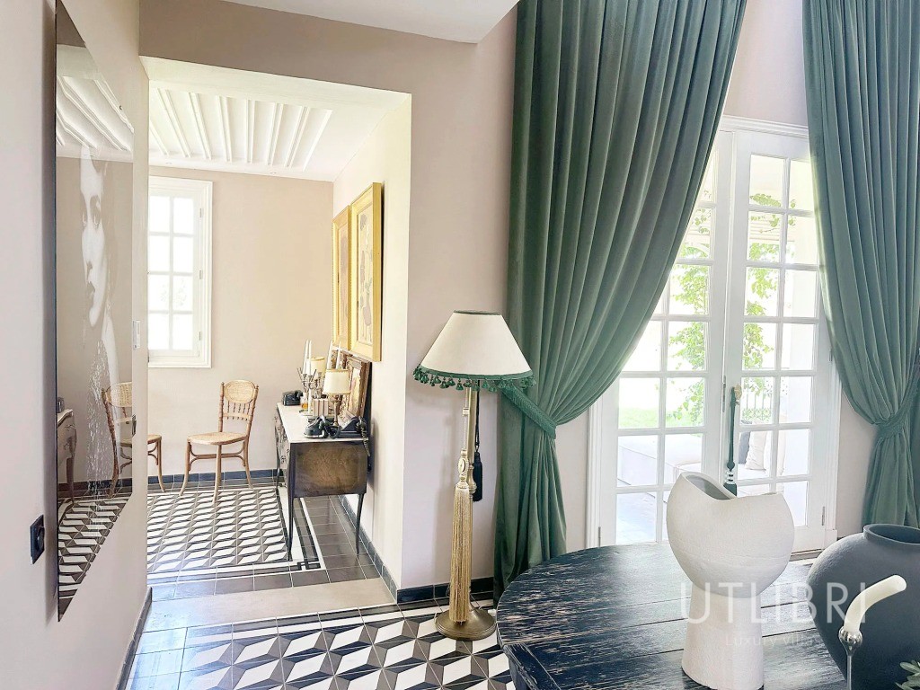 Extraordinary villa, Royal Palm and around