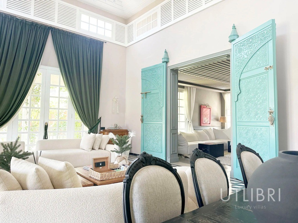 Extraordinary villa, Royal Palm and around