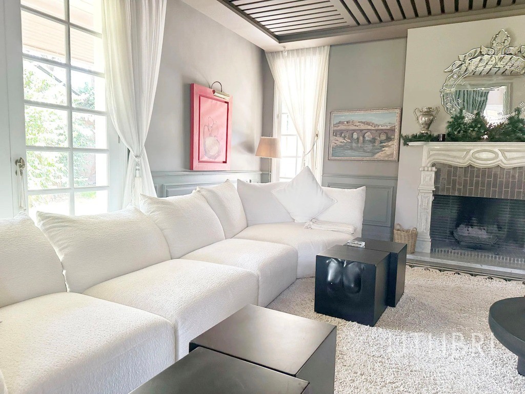 Extraordinary villa, Royal Palm and around