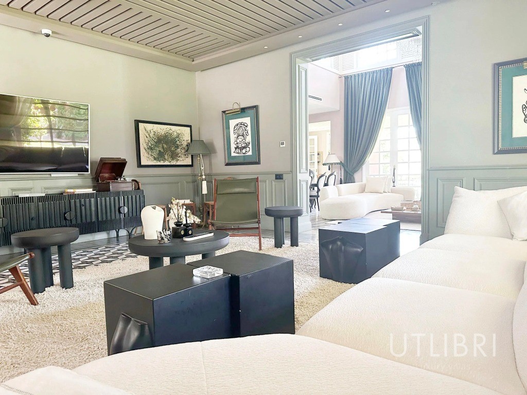 Extraordinary villa, Royal Palm and around