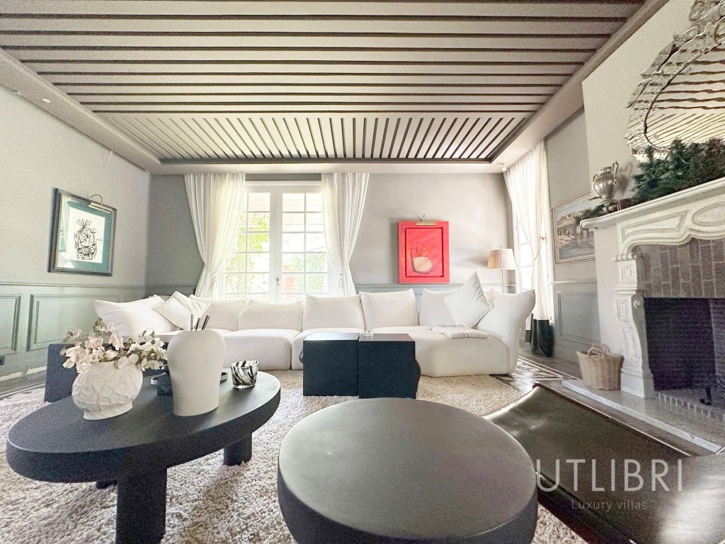 Extraordinary villa, Royal Palm and around