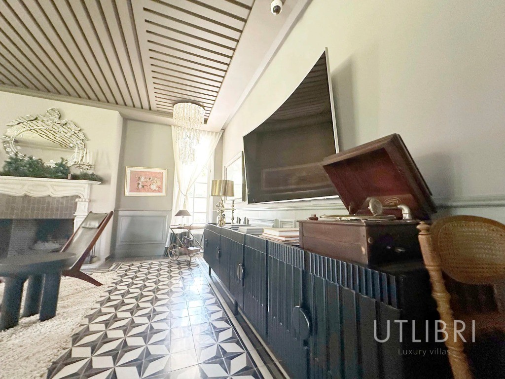 Extraordinary villa, Royal Palm and around