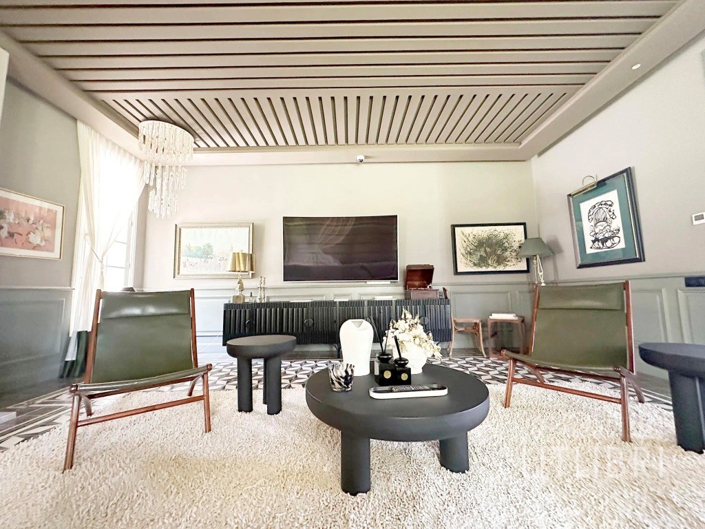 Extraordinary villa, Royal Palm and around