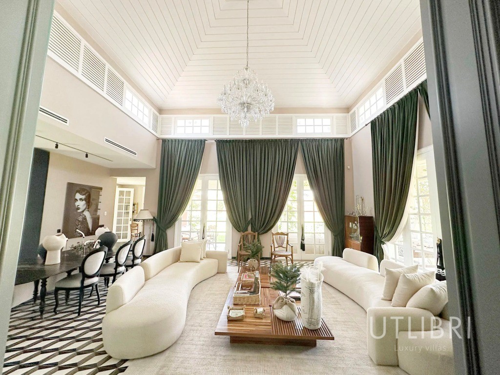 Extraordinary villa, Royal Palm and around
