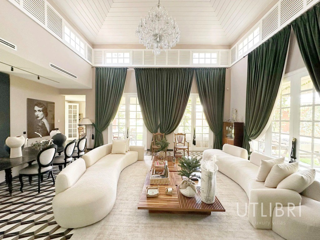 Extraordinary villa, Royal Palm and around