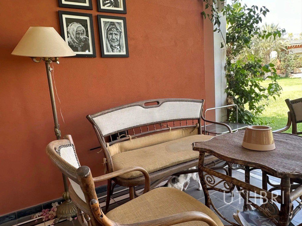 Extraordinary villa, Royal Palm and around