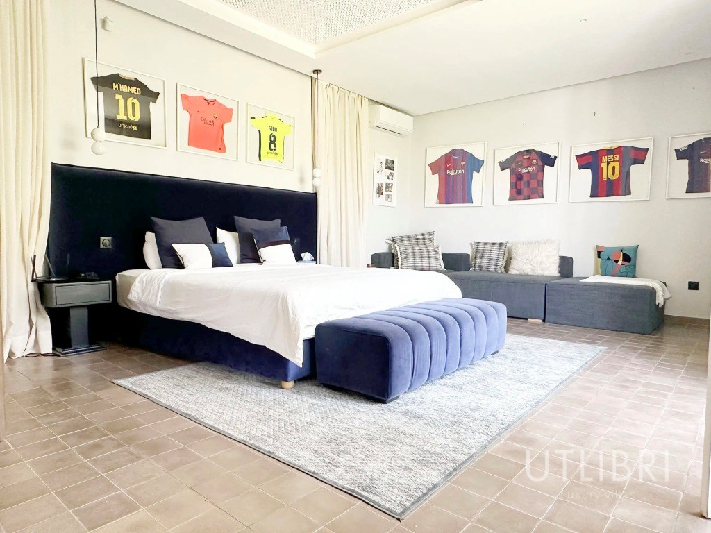 Extraordinary villa, Royal Palm and around