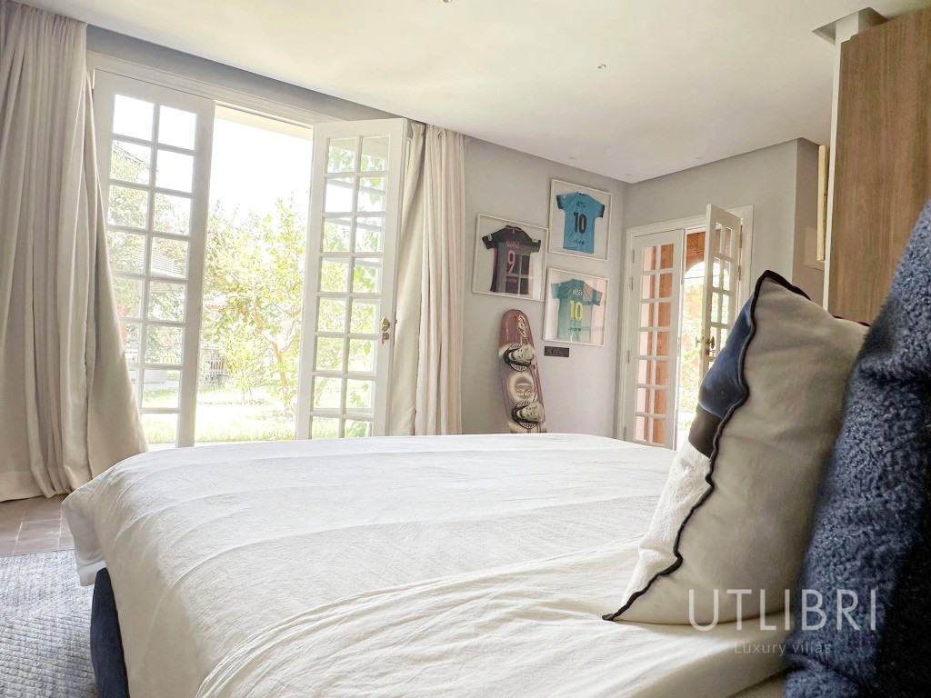 Extraordinary villa, Royal Palm and around