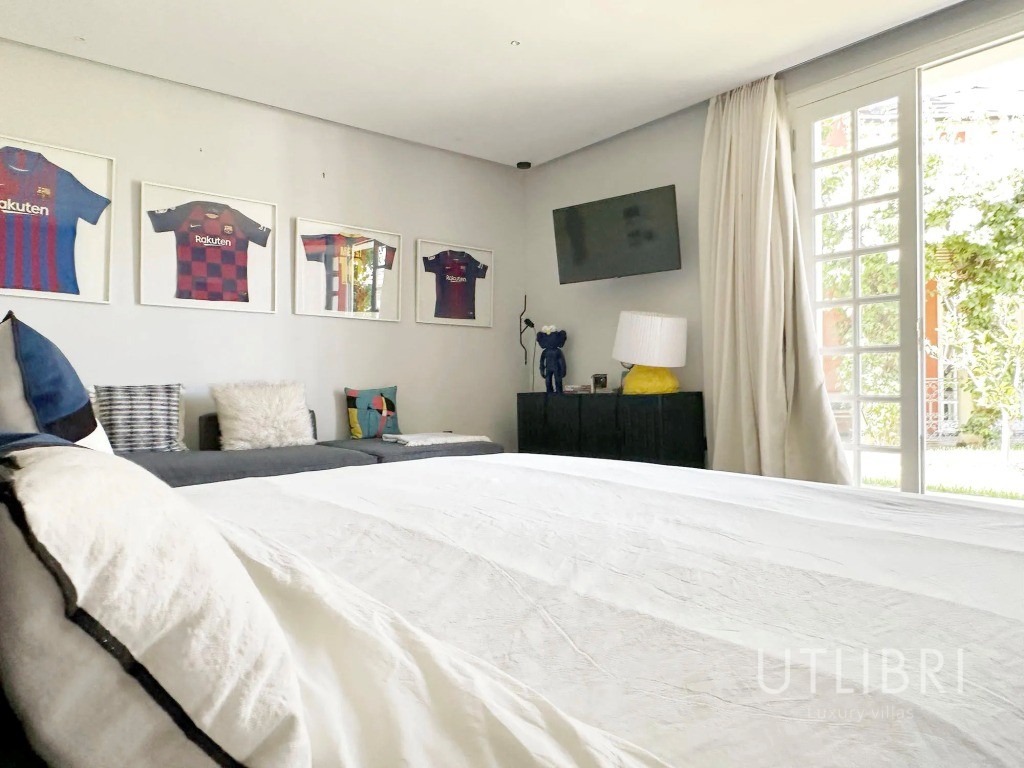 Extraordinary villa, Royal Palm and around