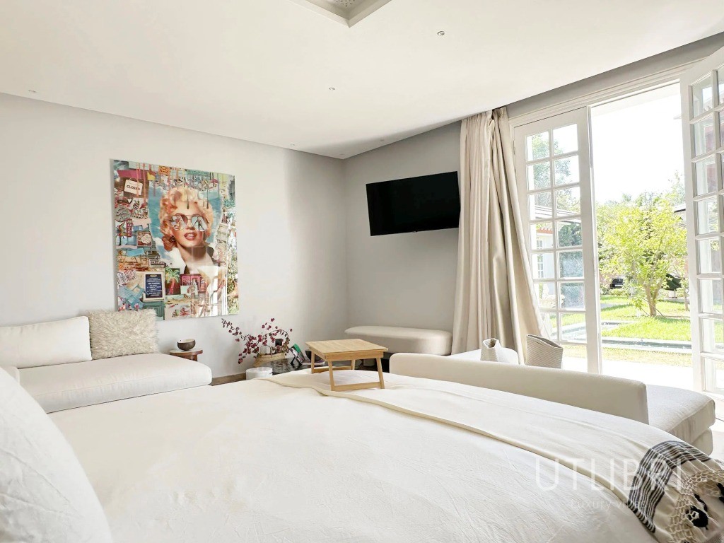 Extraordinary villa, Royal Palm and around
